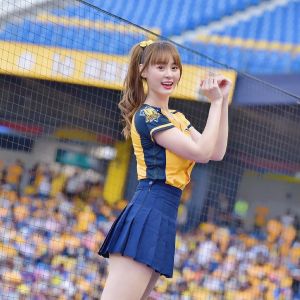 ▲短今去年5月推出第二本個人寫真集。(圖/短今IG) ▲短今去年5月推出第二本個人寫真集。(圖/短今IG)