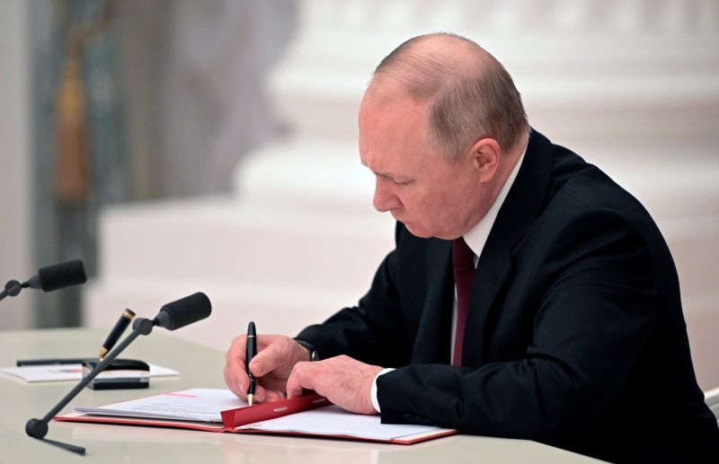 ▲隨著烏克蘭戰爭進入第7個月，俄羅斯總統蒲亭（Vladimir Putin）又簽署一項法令，將俄國武裝部隊的規模從190萬人擴增到204萬人。資料照。（圖／美聯社／達志影像）