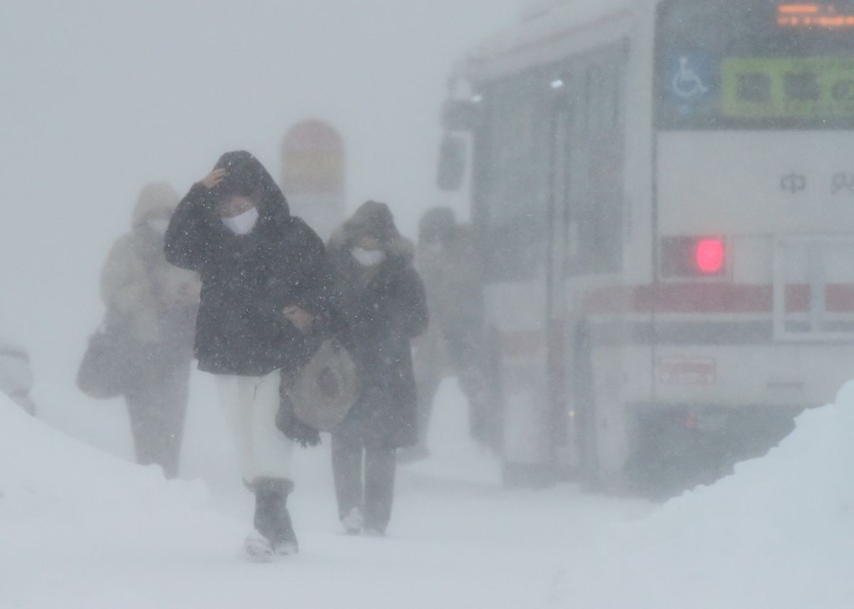 ▲急速發展的低氣壓在日本北海道與東北地區帶來暴風雪，多處發生車禍，已知一人死亡。（圖／美聯社／達志影像）