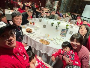 ▲▼江宏傑與親友大合照，度過難忘又溫馨的生日。（圖／江宏傑臉書）