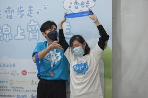 ▲愛心大使李國毅（左）現場指導身障青年運動。（圖／心路基金會）