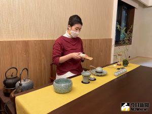 ▲入住旅客皆有享用寶元紀藏茶的專人茶席體驗。（圖／記者黃仁杰攝）