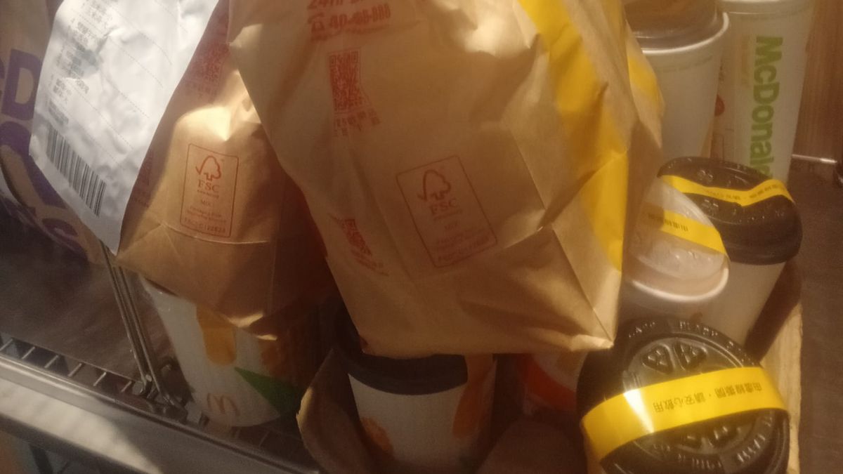 ▲麥當勞外送餐被放了5個鐘頭，讓原PO直呼浪費。（圖／外送員的奇聞怪事）
