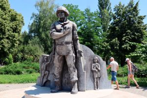 ▲聶斯特河沿岸的問題已經30餘年，這期間親俄政權一直獲得莫斯科支持。圖為當地一座頌讚俄國士兵的雕像。（圖／美聯社／達志影像）