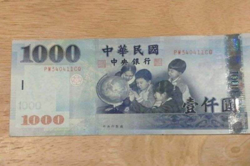 ▲原PO抱怨有任職40年的同事要退休，公司竟要求員工幫忙付1000元辦歡送會。（示意圖／翻攝自Dcard）