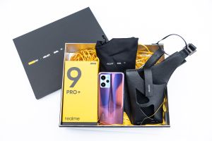 ▲realme x HELIOT EMIL聯名手機包，預計3/4開賣。(圖／realme提供)