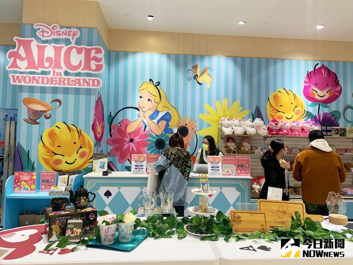 ▲「愛麗絲粉奇妙快閃店」一次收集最齊全的迪士尼系列商品，還有眾多愛麗絲主題全新商品。（圖／記者陳美嘉攝，2022.02.25）