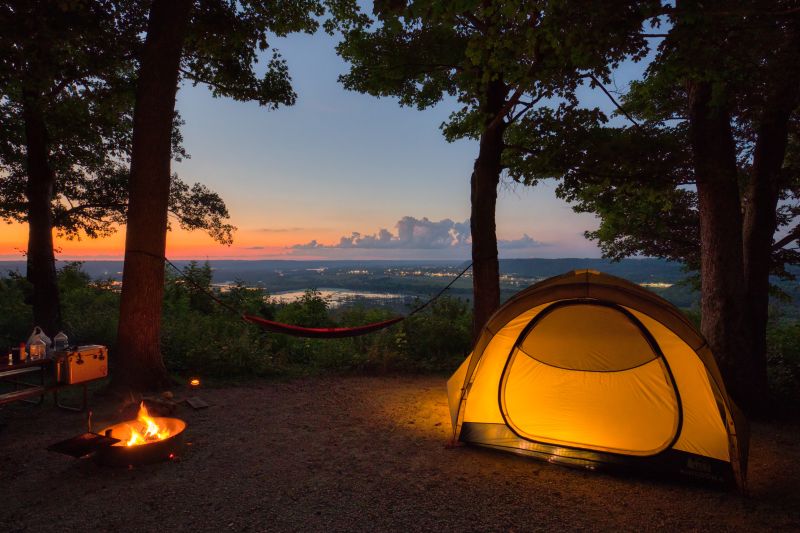 ▲近年來露營活動越來越熱門，入夜照明很重要。（示意圖／取自unsplash）