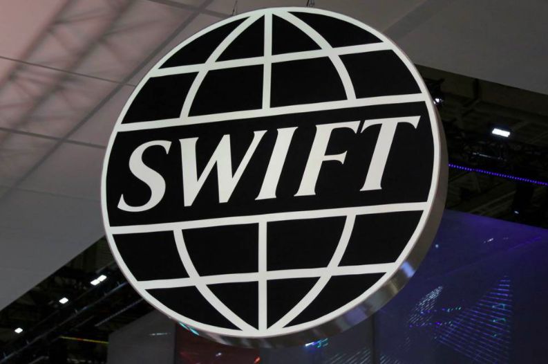 ▲美國、歐盟、法國、德國、義大利、英國、加拿大在今（27）日聯合聲明指出，確認將從「環球銀行金融電信協會」（SWIFT）當中剔除特定的俄羅斯銀行。（圖／路透社）