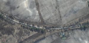 ▲衛星照顯示俄羅斯軍車仍持續開往烏克蘭。（圖／翻攝自推特）