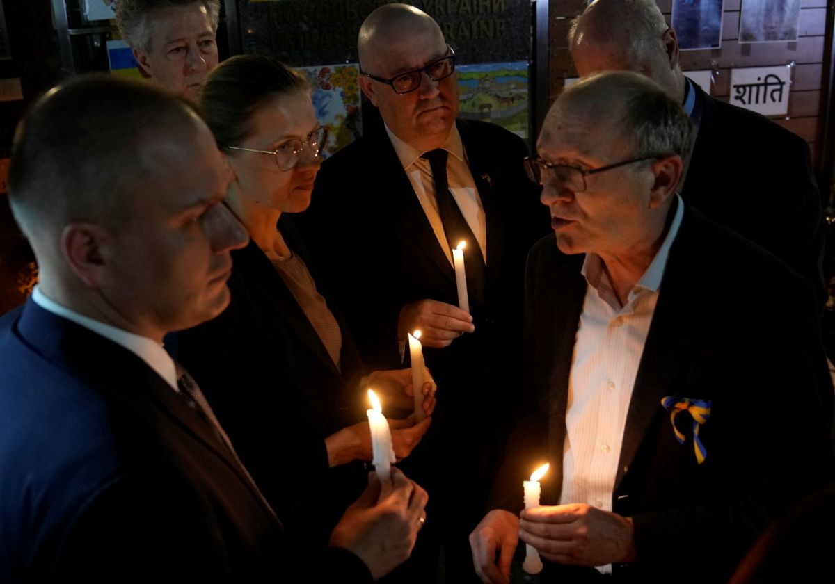 ▲烏克蘭駐印度大使館昨晚啟動燭光祈福儀式，悼念逝者，同時祈求和平早日來臨。（圖／美聯社／達志影像）
