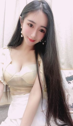 連千毅 ▲連千毅老婆石帕玉曾是PTT美女版討論人物。(圖/翻攝連千毅FB)