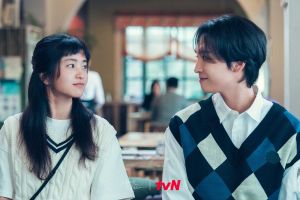 ▲《二十五,二十一》中,金泰梨(左)跟崔泰俊交往3天就公開。(圖/tvN) ▲《二十五,二十一》中,金泰梨(左)跟崔泰俊交往3天就公開。(圖/tvN)