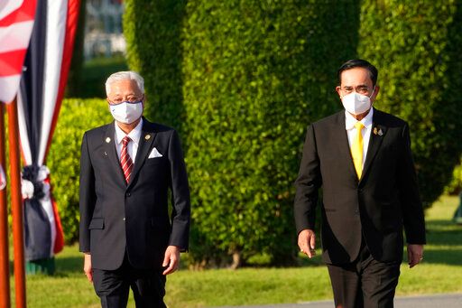 ▲馬來西亞首相依斯邁沙比里（左）上月24日展開為期3天的泰國參訪行程，並拜會了泰國總理巴拉育（右）。（圖／美聯社／達志影像）