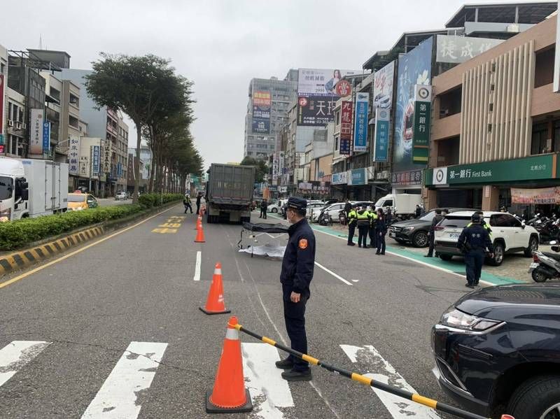 ▲許男疑車速過快追撞前車。（圖／翻攝照片）