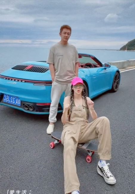 ▲蔣麗莎（右）與陳浩民育有四個孩子。（圖／翻攝蔣麗莎抖音）