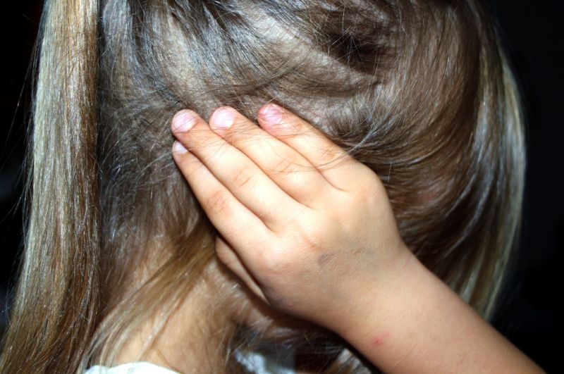 ▲花蓮一名1歲4個月女童，疑遭生母及其男友虐待，導致腦幹功能受損命危。（示意圖／翻攝自Pixabay）
