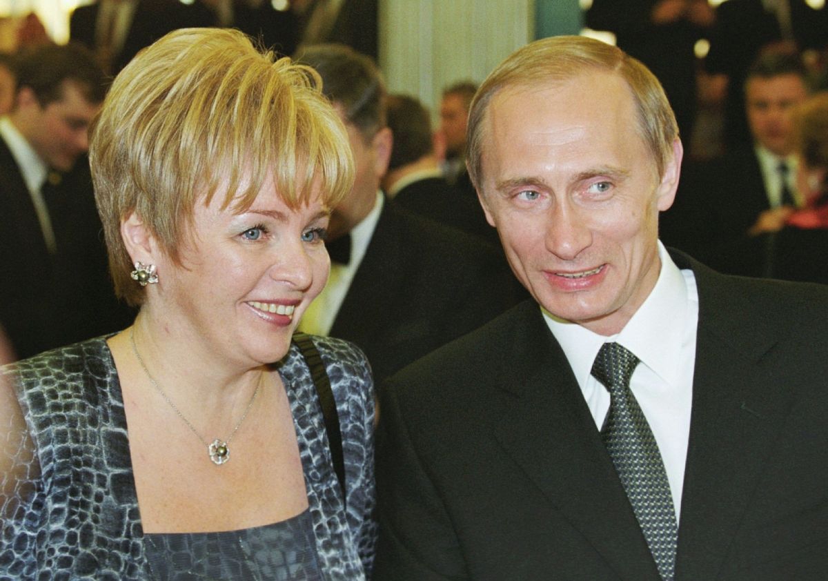 ▲蒲亭與前妻柳德米拉攝於2000年5月，蒲亭第1次擔任俄國總統的就職典禮上。（圖／美聯社／達志影像）