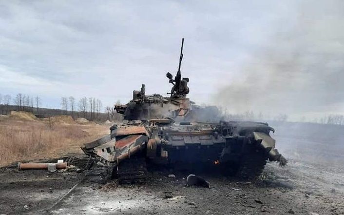 ▲被烏克蘭守軍摧毀的俄羅斯戰車。（圖／烏克蘭國防部）