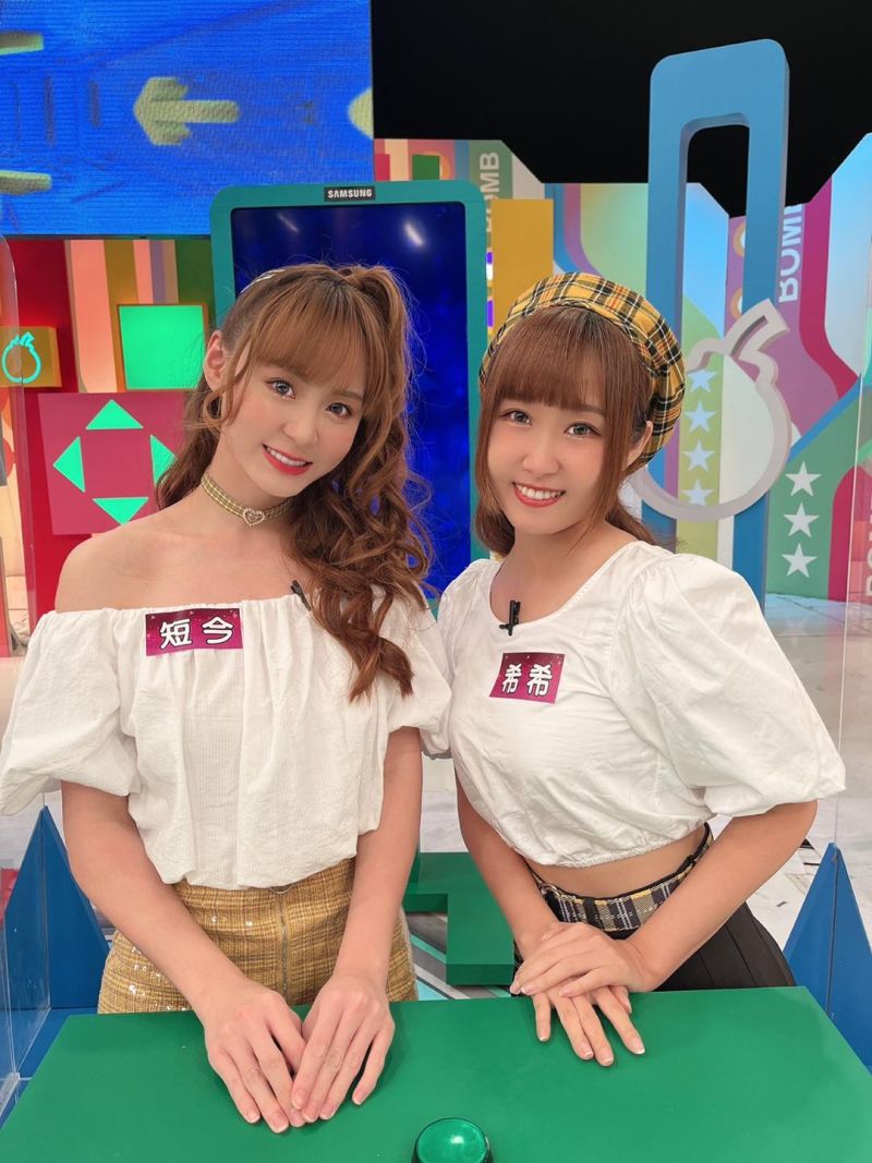 ▲啦啦隊女神短今（左）和希希活逮色狼，行為令人佩服。（圖／翻攝希希IG）