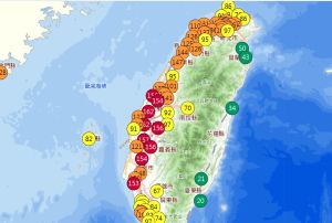 ▲今天下午一時的空氣品質，高雄比台北還好。（圖／環保署空氣品質監測網，2022.03.04）