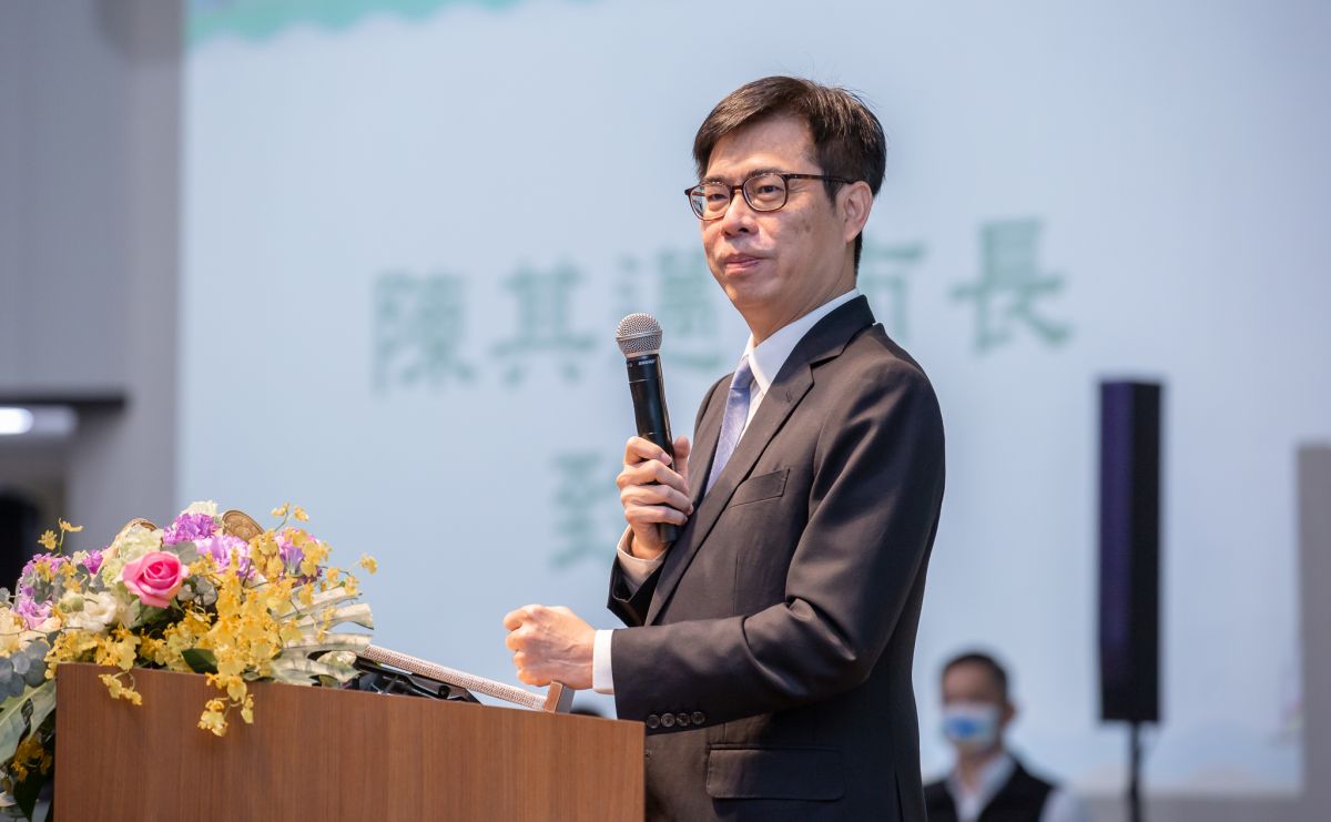 ▲高雄市長陳其邁10日下令，嚴抓違規駕駛上人行道的汽機車。（圖／總統府提供）