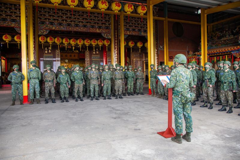 ▲陸軍206旅步3營舉行新制教育召集訓練部隊編成典禮，由各連連長宣布編成命令後，正式展開14天的教召訓練。(圖／軍聞社提供)