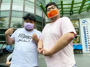 ▲國動想生小孩,結果去做精子檢測發現,精蟲只有8隻。(圖/鼻地大師國動-張葦航) ▲國動想生小孩,結果去做精子檢測發現,精蟲只有8隻。(圖/鼻地大師國動-張葦航)