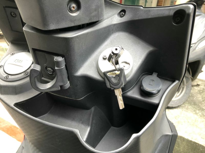 ▲不少網友建議，機車若要久放，還是要時不時插入鑰匙發動，以免提升故障機率。（示意圖／記者張志浩攝）