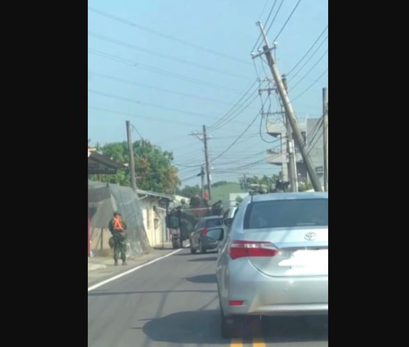 陸軍戰車又出包！行進間「撞歪電線桿」　畫面曝光
