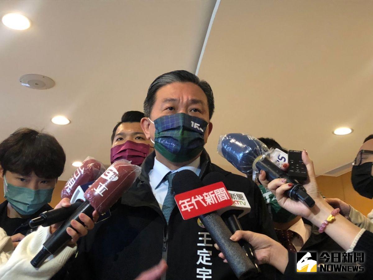 ▲民進黨立委王定宇說，中國的疫情一路從上海燒到北京，各地都在封城，連食物都沒得吃，他們還是先照顧好他們的國民為要。（圖／記者黃宣尹攝）