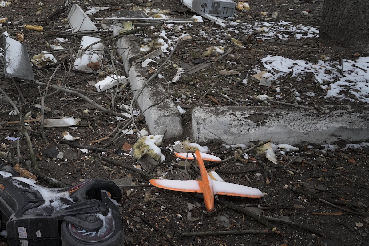 ▲聯合國教科文組織官員今天警告，隨著俄羅斯持續侵略，烏克蘭的重要歷史遺跡正面臨毀損危險。圖為遭到俄羅斯砲擊的基輔建築廢墟。（圖／美聯社／達志影像）