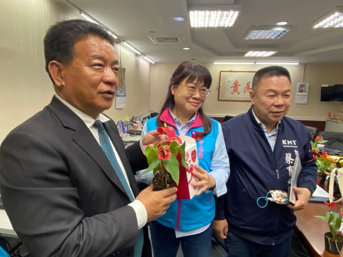 ▲時任台南市議長郭信良（左）昨遭檢方起訴（圖／NOWnews資料照）