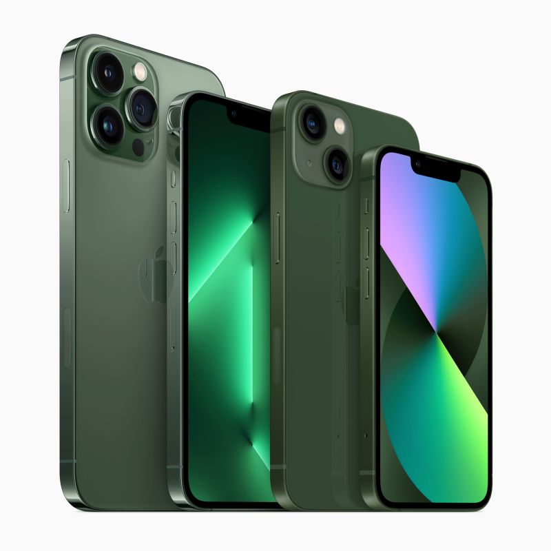 ▲松嶺青色 iPhone 13 Pro 及綠色 iPhone 13 加入產品系列。(圖/Apple提供)