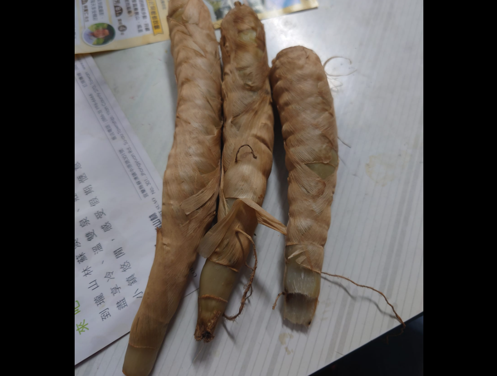 ▲有網友收到鄰居贈送的食材，卻不知道它的名字與料理方式。（圖／翻攝《廚藝公社》）