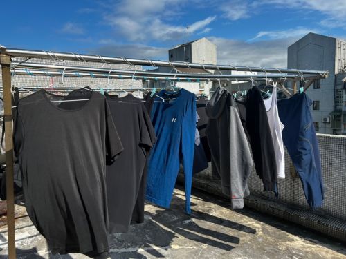 新衣服「一定要洗過才穿」？服飾老闆終於解答　一堆人搞錯好幾年