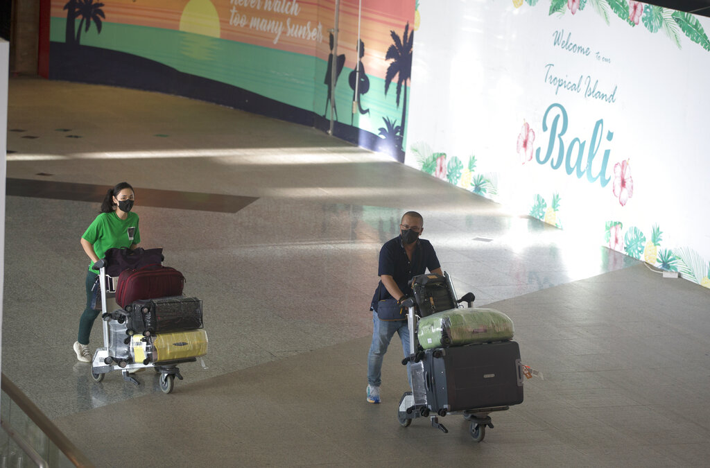 ▲印尼政府宣佈，從8日起，在印尼國內旅遊，不論是透過何種交通方式，只要旅客已經完整施打疫苗，就能暢行無阻。（圖／美聯社／達志影像）