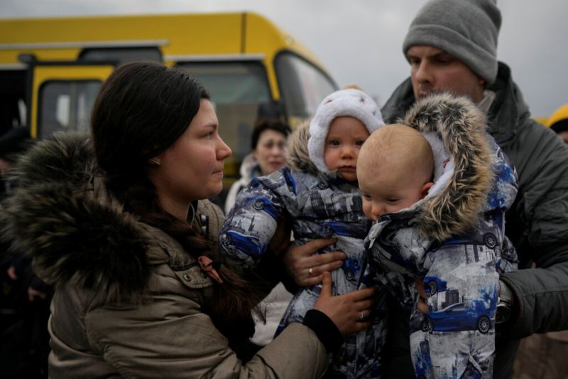▲烏克蘭指控俄羅斯違反停火協議，對婦幼進行無差別攻擊。（圖／美聯社／達志影像）