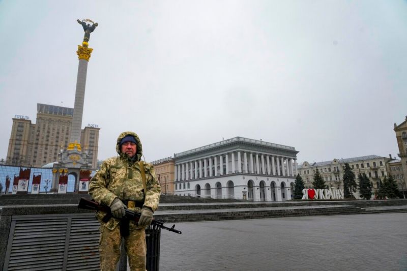 ▲在俄羅斯軍隊推進之際，烏克蘭基輔古典交響樂團（The Kyiv-Classic Symphony Orchestra）於市中心獨立廣場（Maidan Square），對著群眾演奏國歌及「歡樂頌」。資料照。（圖／美聯社／達志影像）