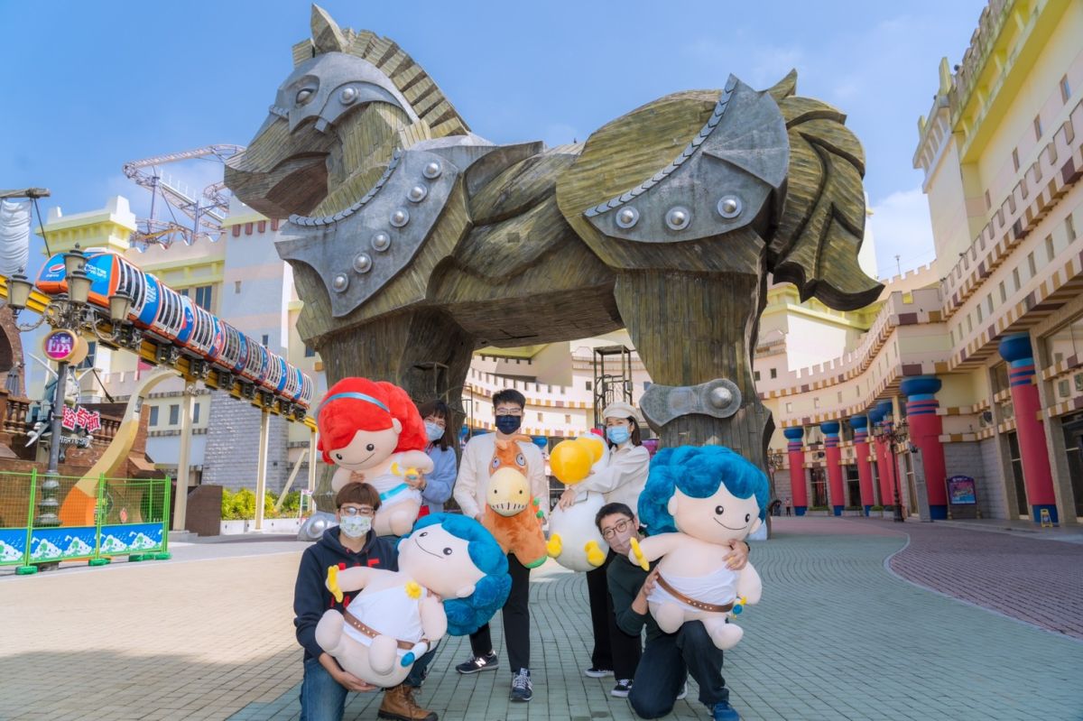 ▲高雄人有福了！義大遊樂世界在3月份每周末推出「有鄰真好」的回饋方案，設籍「高雄市」的市民朋友，每人入園門票優惠450元；而12歲以下設籍高雄市的孩童，入園只要銅板價10元！（圖／翻攝自義大遊樂世界FB）