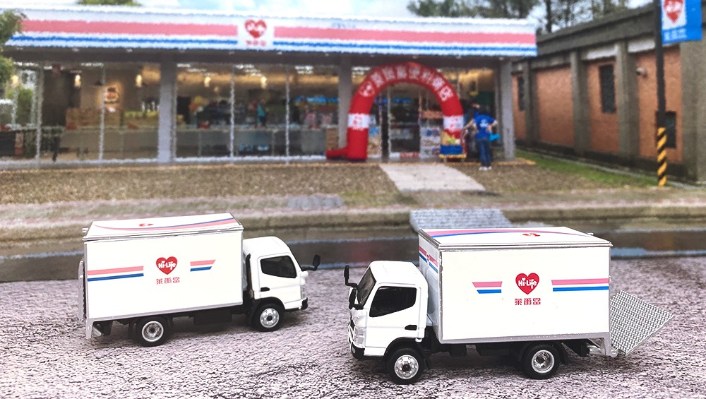 ▲萊爾富昨（9）日開賣「1：76紀念模型車」，2500台不到兩小時被搶光，餘下限量500台今（10）日在蝦皮商城獨賣，預計也是秒殺熱況。（圖／業者提供）