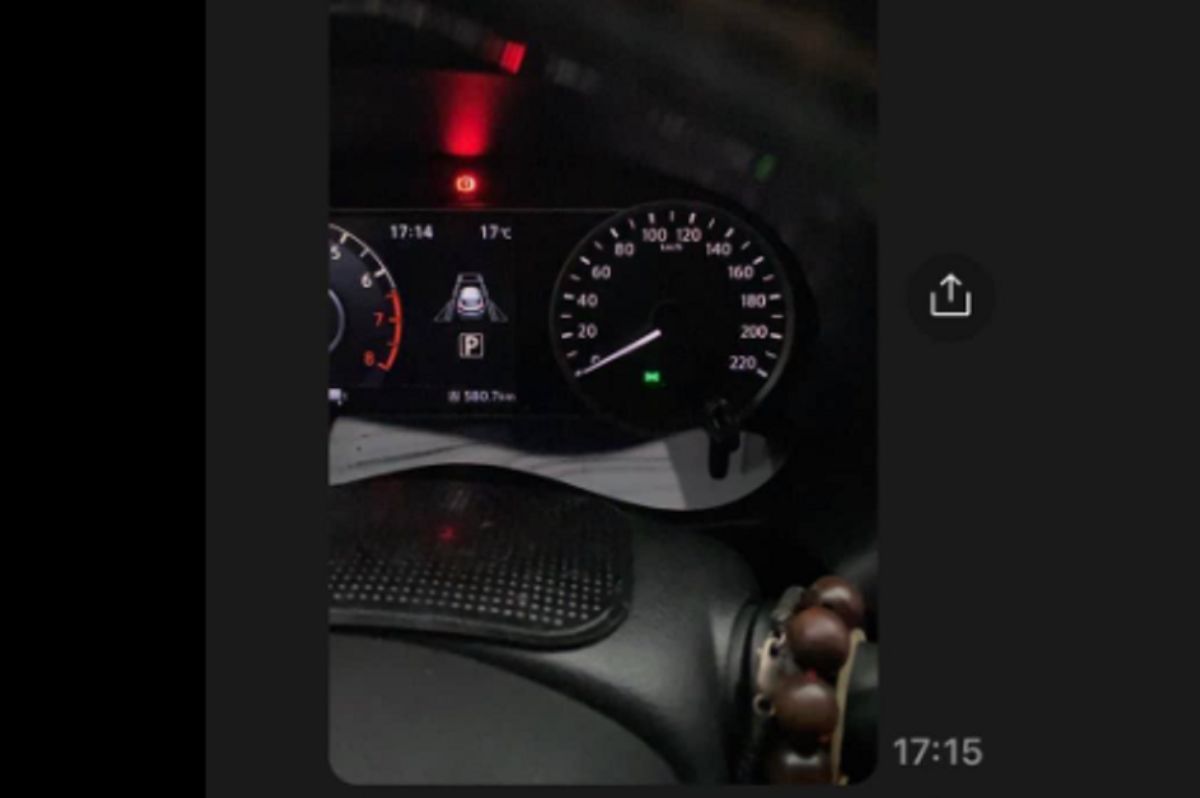 ▲有位人夫表示，老婆單獨開車出門後，突然傳來了儀表板照片求救。（圖／翻攝《爆怨公社》）