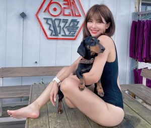 壯壯 ▲壯壯因扁桃腺發炎,拍攝寫真集無預警喊卡!(圖/翻攝壯壯IG)
