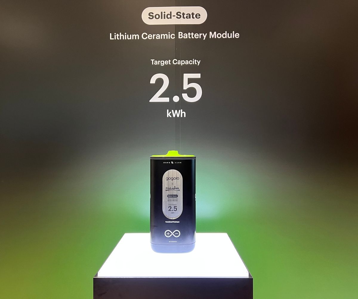 ▲Gogoro與輝能科技合作，推出全球第一顆電動機車「固態電池原型」。（圖／記者周淑萍攝）