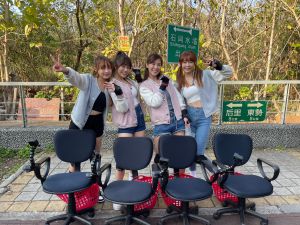  ▲林襄（左起）、陳伊、沐妍和Yuri主持《Help！女孩花惹Fun》。（圖／狼谷娛樂提供）