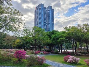 ▲台北大安森林公園首排豪宅「信義聯勤」去年交易熱絡，帶動區段平均房價。 