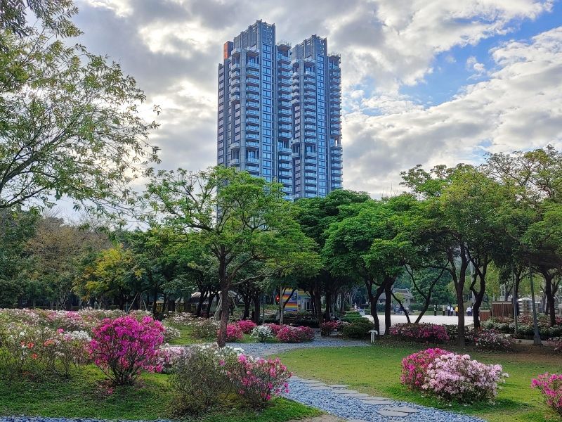 ▲台北大安森林公園首排豪宅「信義聯勤」去年交易熱絡，帶動區段平均房價。（圖／台灣房屋）