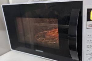 「這家電」用錯差點炸了整個家?網認了:一堆人常識匱乏 ▲不少網友紛紛表示許多人真的不清楚微波爐的正確使用方法。(示意圖/取自photoAC)