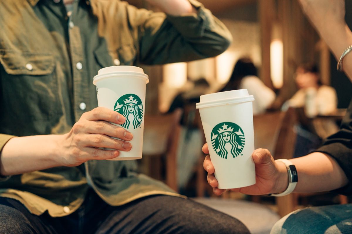 ▲原PO日前抽到買一送一，便到星巴克買新品想嚐鮮，豈料一回家後卻發現「縮水了」，貼文一出，也釣出店員曝真相。（圖／翻攝自星巴克咖啡同好會）