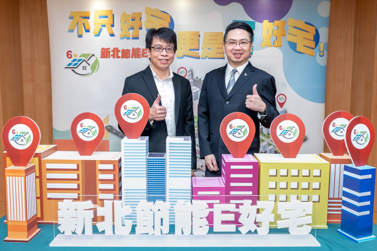 ▲信義房屋響應新北市環保局新北節能E好宅計畫，由新北市環保局長程大維(左)與信義房屋仲介事業處總經理信泓浚共同宣誓。（圖／NOWnews資料照片）